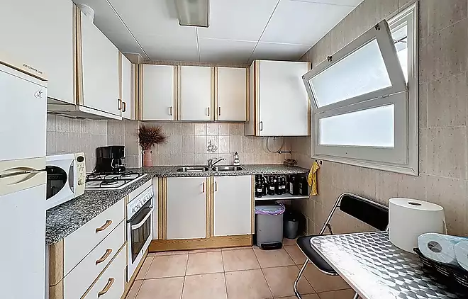 Top floor with no upstairs neighbors, just steps from the sea