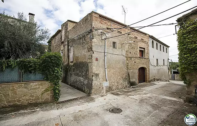HOUSE WITH LARGE PLOT IN PALAU DE SANTA EUL&Agrave;LIA