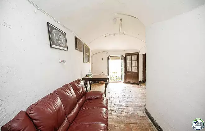 HOUSE WITH LARGE PLOT IN PALAU DE SANTA EUL&Agrave;LIA