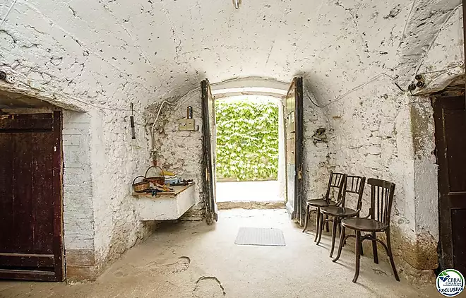 HOUSE WITH LARGE PLOT IN PALAU DE SANTA EUL&Agrave;LIA