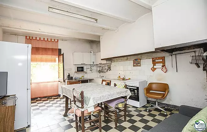 HOUSE WITH LARGE PLOT IN PALAU DE SANTA EUL&Agrave;LIA