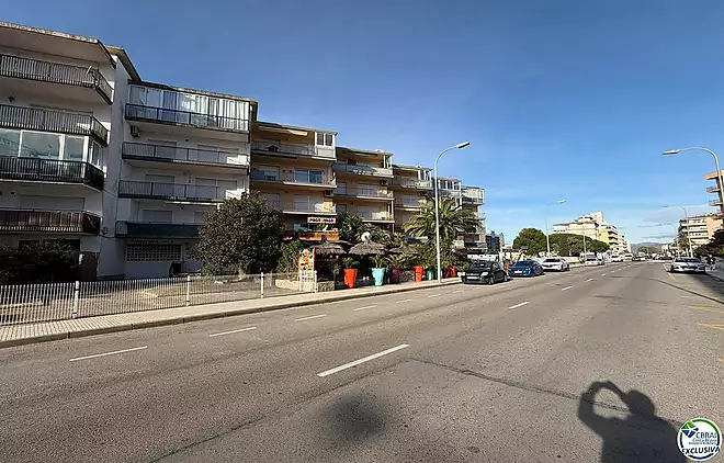 Spacious and bright apartment located just a few steps from the beach, ideal for enjoying the sea an