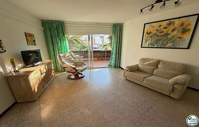 Spacious and bright apartment located just a few steps from the beach, ideal for enjoying the sea an