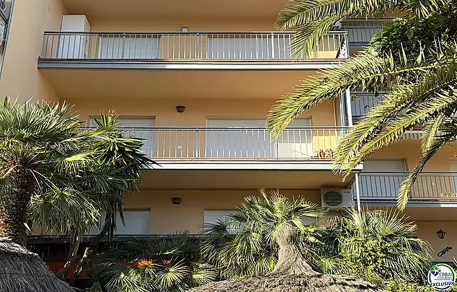 Spacious and bright apartment located just a few steps from the beach, ideal for enjoying the sea an