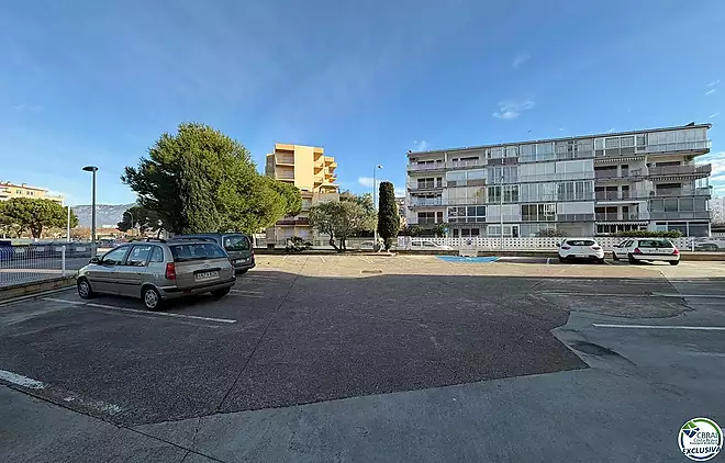 Spacious and bright apartment located just a few steps from the beach, ideal for enjoying the sea an
