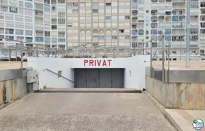 EMPURIABRAVA-DELTA MUGA: Plaza de aparcamiento subterr&aacute;neo en venta