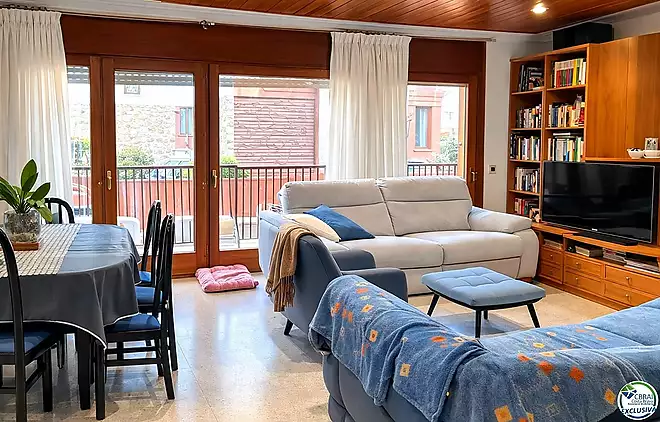 Spacious village house with garage, lift, 4 bedrooms