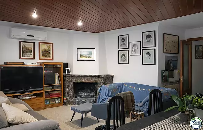 Spacious village house with garage, lift, 4 bedrooms