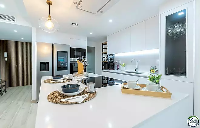 Renovated apartment with 3 bedrooms 100 m from the beach in Roses.