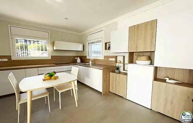 PANORAMIC VILLA WITH SEA VIEWS, PRIVATE POOL AND LARGE PLOT IN MAS FUMATS