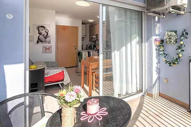 Bonic apartament a nom&eacute;s 100 metres del mar a la zona de Salata