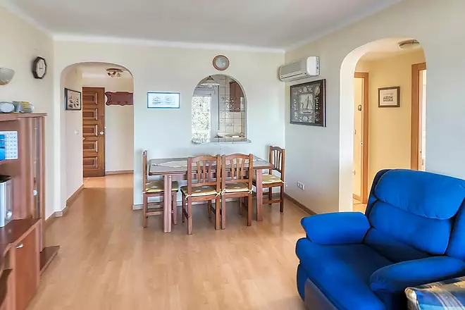 Habitatge exclusiu amb vistes panor&agrave;miques al mar i al port de Roses