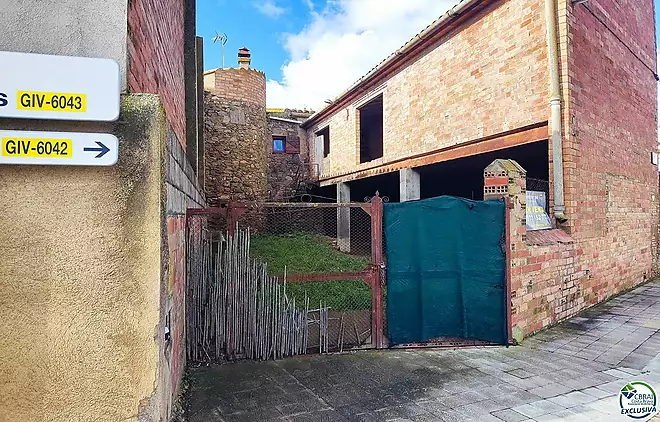 Magatzem Residencial Urb&agrave; a Vilanova de la Muga.