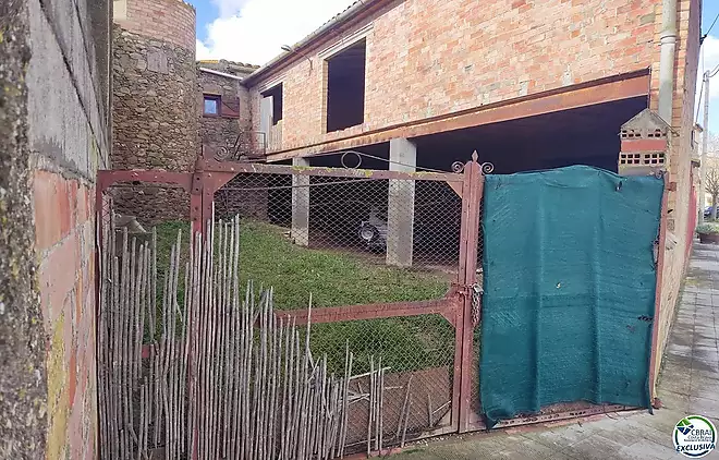 Magatzem Residencial Urb&agrave; a Vilanova de la Muga.