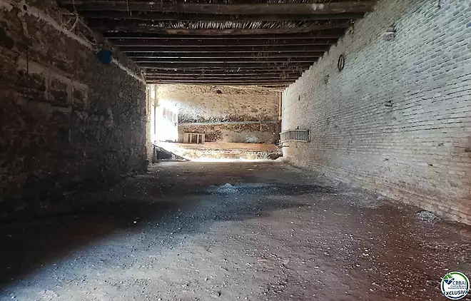 Magatzem Residencial Urb&agrave; a Vilanova de la Muga.