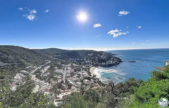Terreny excepcional amb vista panor&agrave;mica sobre la badia de Canyelles