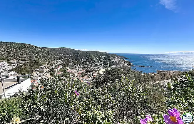 Terreny excepcional amb vista panor&agrave;mica sobre la badia de Canyelles