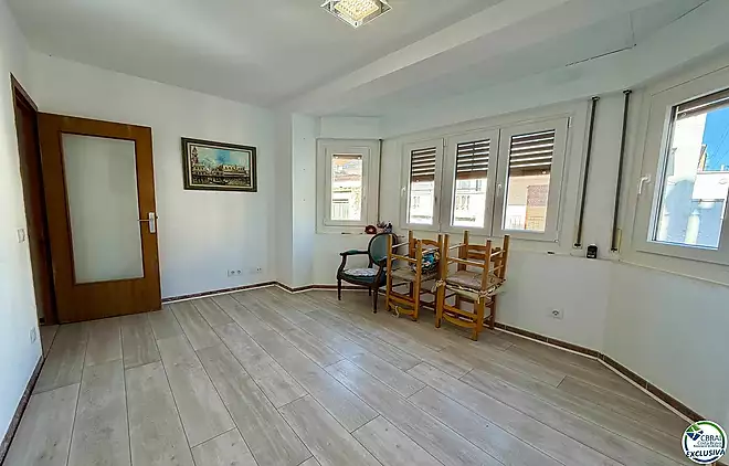 En venda apartament reformat de 2 habitacions al centre de Roses a 50 m del mar