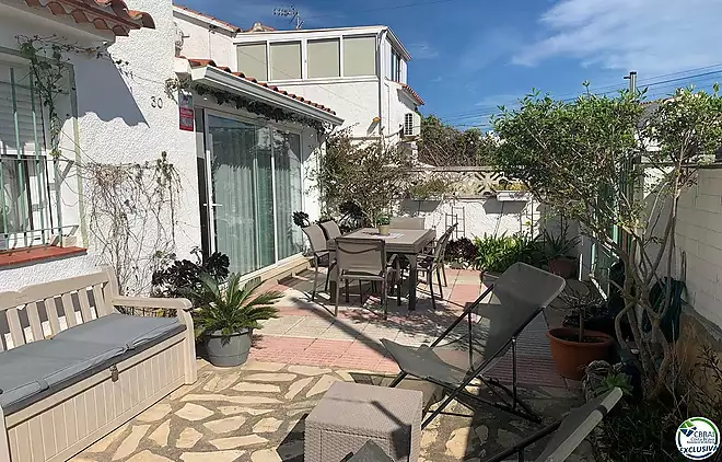 Beautiful 3 bedroom house with garden in Santa Margarita-Roses