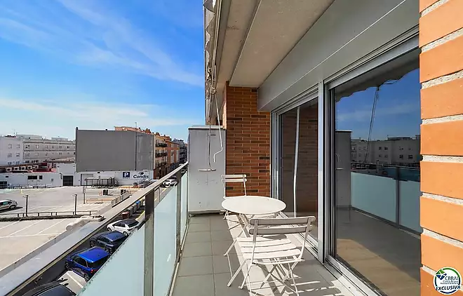 Penthouse duplex with large terrace  and parking in central Roses