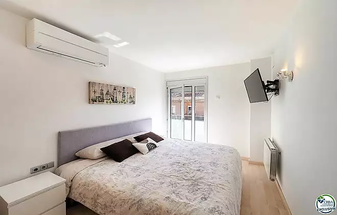 Penthouse duplex with large terrace  and parking in central Roses