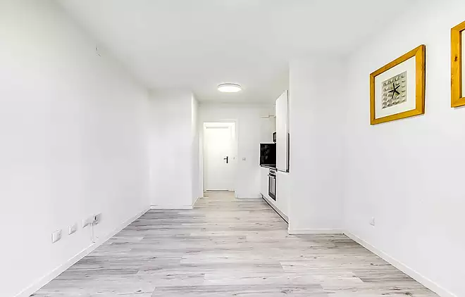 GROUND FLOOR APARTMENT IN EMPURIABRAVA WITH CANAL VIEWS