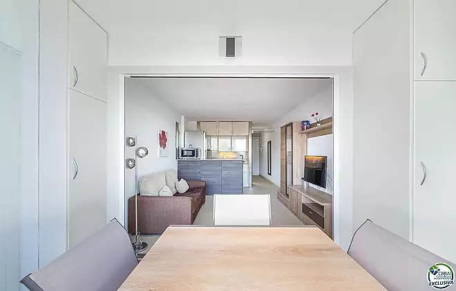 Apartment in perfect condition with one bedroom and sea views.