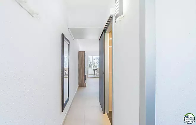 Apartment in perfect condition with one bedroom and sea views.