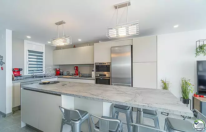 Semi-detached chalet for sale on Joan Timoneda Street