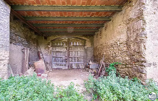 Authenticity and Potential: Village House with "Voltes Catalanes" in the Heart of Palau-saverdera