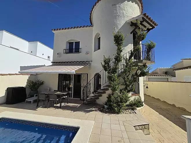 House with pool and tourist license - Peni area