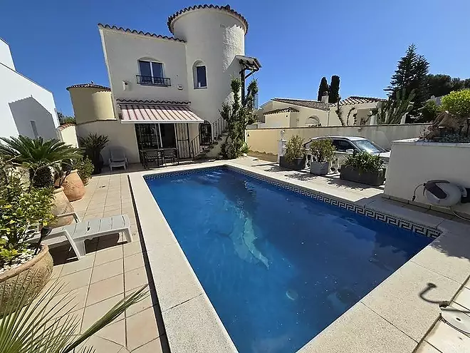 House with pool and tourist license - Peni area