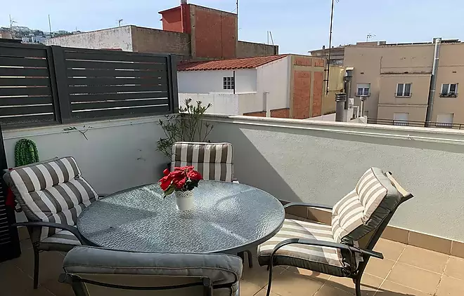Beautiful top-floor apartment in the center of Rosas