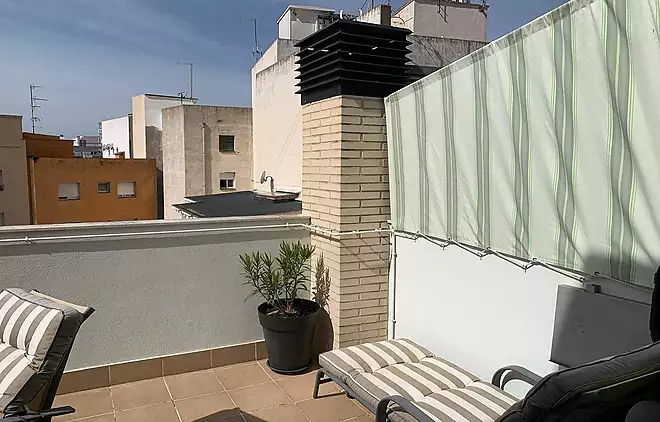 Beautiful top-floor apartment in the center of Rosas