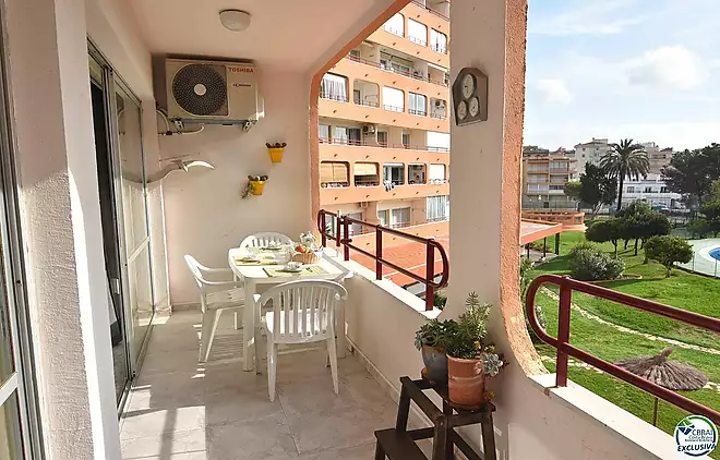 Apartment with tourist license in Santa Margarita, Roses, with terrace and communal swimming pools.