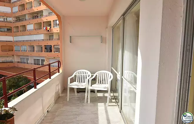 Apartment with tourist license in Santa Margarita, Roses, with terrace and communal swimming pools.