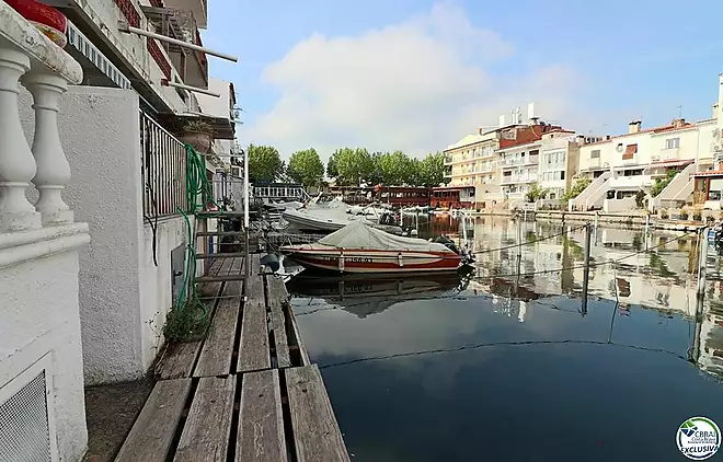Townhouse with a private 10m x 3m mooring in Porto Fino, Empuriabrava