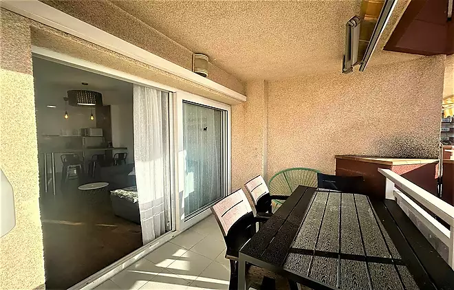 REFURBISHED APARTMENT WITH SEA VIEW & TOURIST LICENSE
