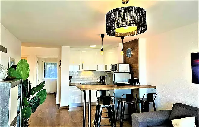 REFURBISHED APARTMENT WITH SEA VIEW & TOURIST LICENSE