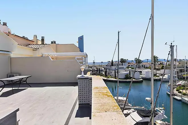 CAVALL DE MAR Duplex penthouse with large terrace, private pool and canal views