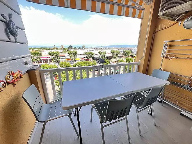 GRAN RESERVA Renovated 2-bedroom apartment with terrace in a complex with swimming pools and gardens