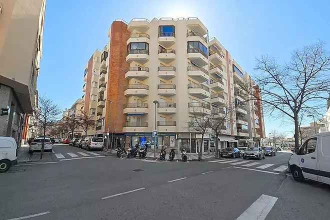 Charming apartment in the center of Roses, 200 m from the beach