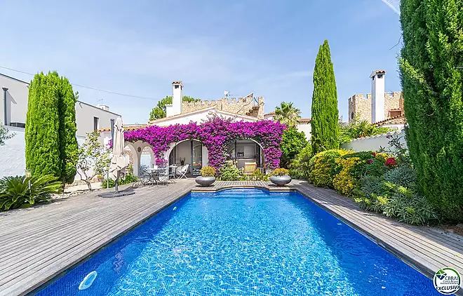 Stunning renovated house with pool in Empuriabrava
