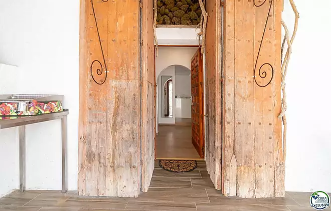 Stunning renovated house with pool in Empuriabrava