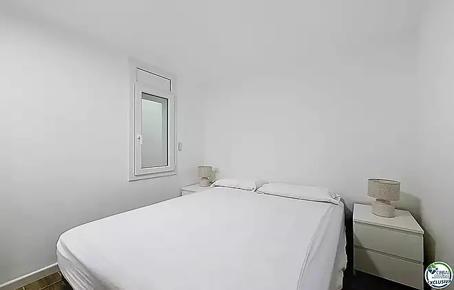 Apartament renovat amb llic&egrave;ncia tur&iacute;stica al centre de Roses, a 150m de la platja
