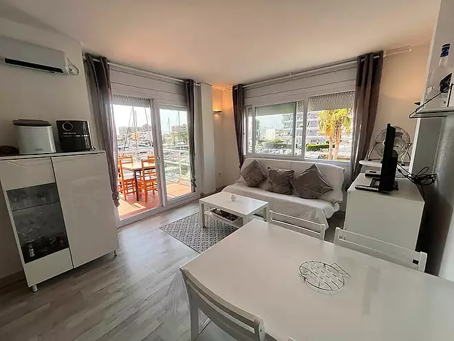 PORT CANIG&Oacute; II Elegant apartament d&rsquo;1 habitaci&oacute; amb terrassa i vistes al canal