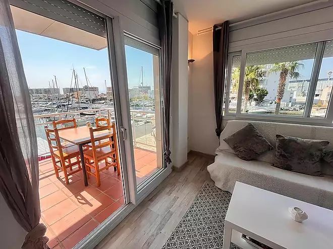 PORT CANIG&Oacute; II Elegant apartament d&rsquo;1 habitaci&oacute; amb terrassa i vistes al canal