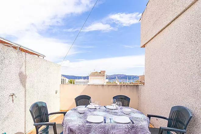 PORT MOX&Oacute; Encantador apartament de 2 dormitoris amb vistes al canal, sol&agrave;rium i p&agrave;rquing privat exte