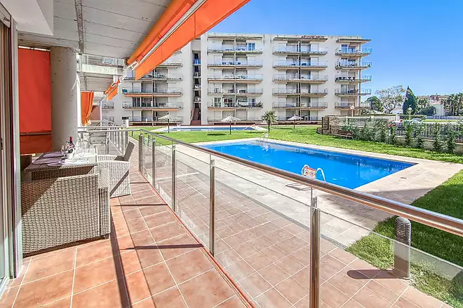 Apartament modern en planta baixa amb terrassa i piscina a Santa Margarida