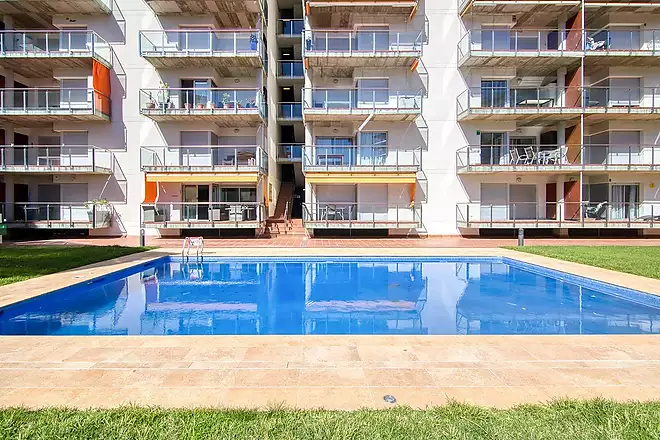 Apartament modern en planta baixa amb terrassa i piscina a Santa Margarida